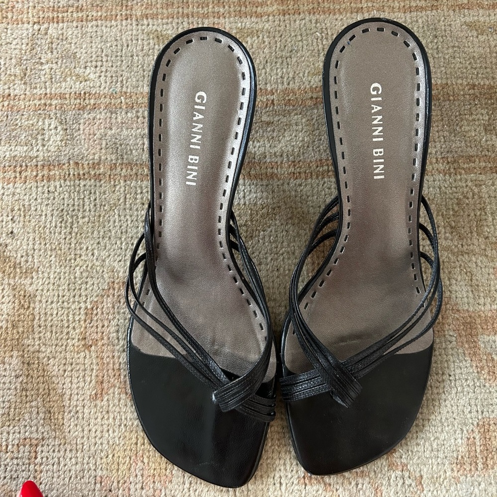 Vintage kitten heel sandal